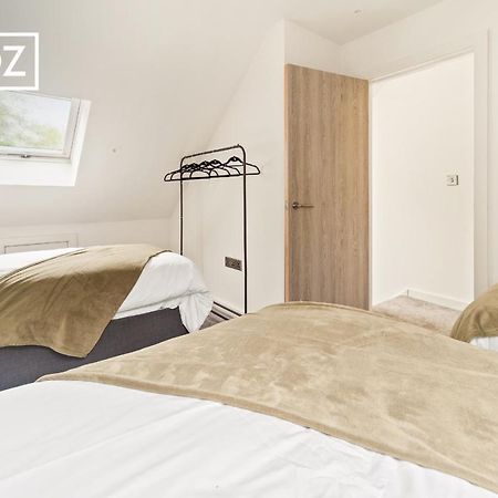Spacious 4 Bedroom 3 Bath House For Families & Contractors With Free Parking, Fast Wi-Fi & Netflix By Firoz Property Management Leeds  Eksteriør billede