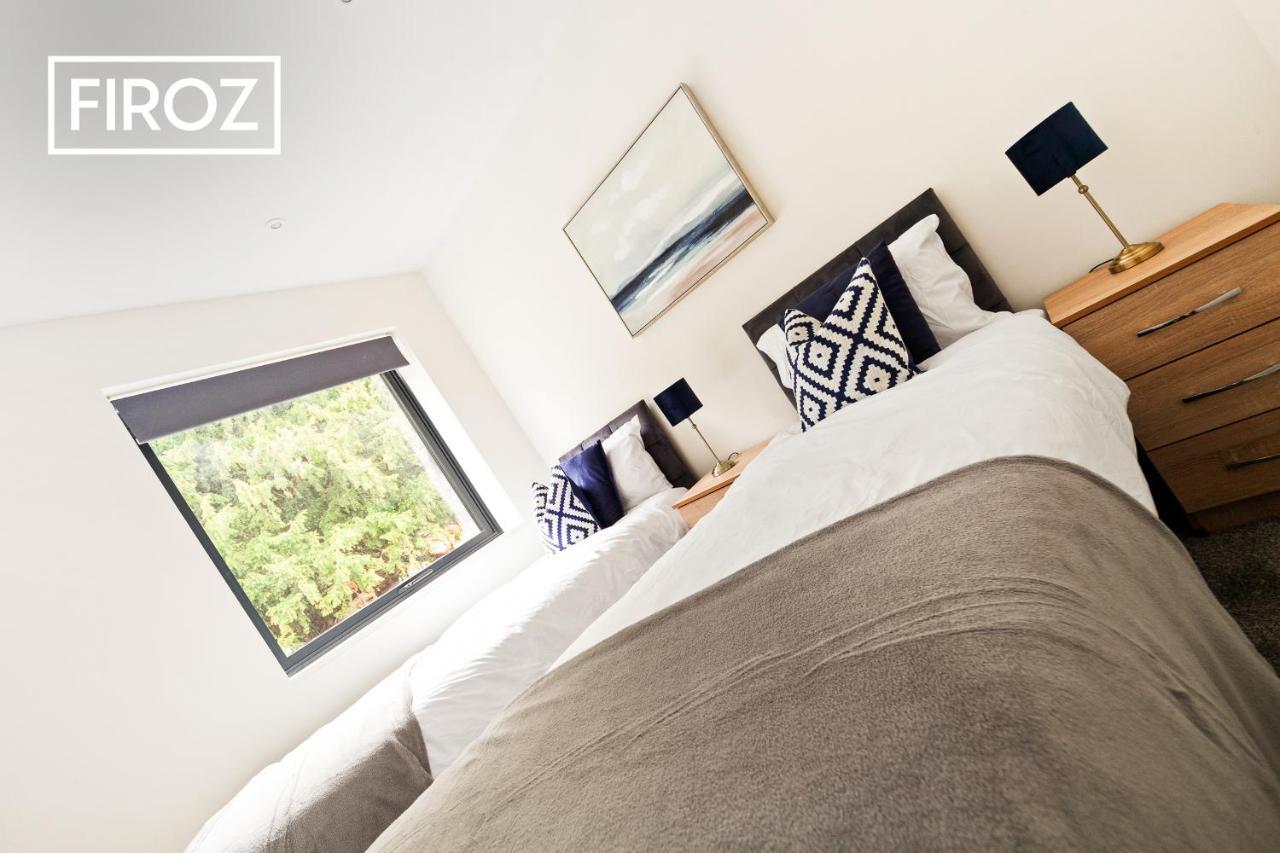 Spacious 4 Bedroom 3 Bath House For Families & Contractors With Free Parking, Fast Wi-Fi & Netflix By Firoz Property Management Leeds  Eksteriør billede
