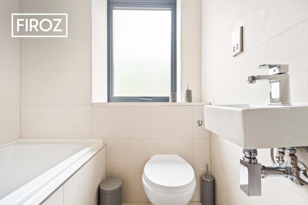 Spacious 4 Bedroom 3 Bath House For Families & Contractors With Free Parking, Fast Wi-Fi & Netflix By Firoz Property Management Leeds  Eksteriør billede